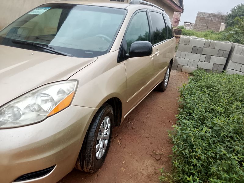Thumbnail 5 of 2008 Toyota Sienna LE
